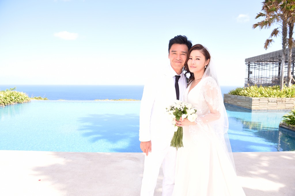 鍾鎮濤2014年與范姜舉行奢華婚禮，當時廣邀好友出席。