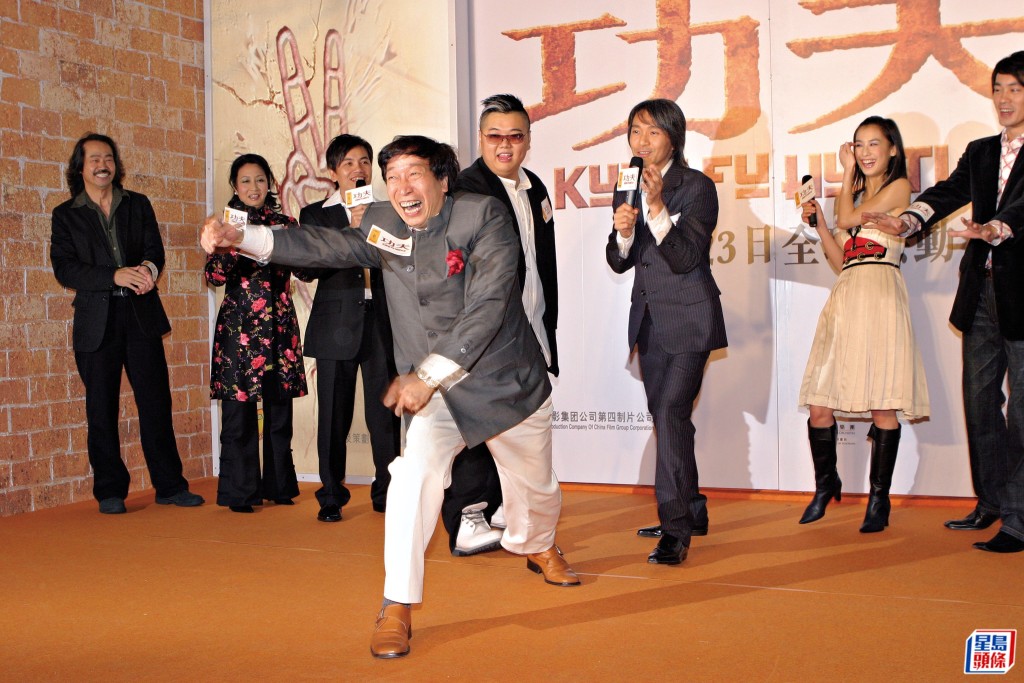 饰演裁缝师傅的赵志凌认为周星驰真心喜爱功夫，且非常尊重人，故不惜自毁形象接拍《功夫》。