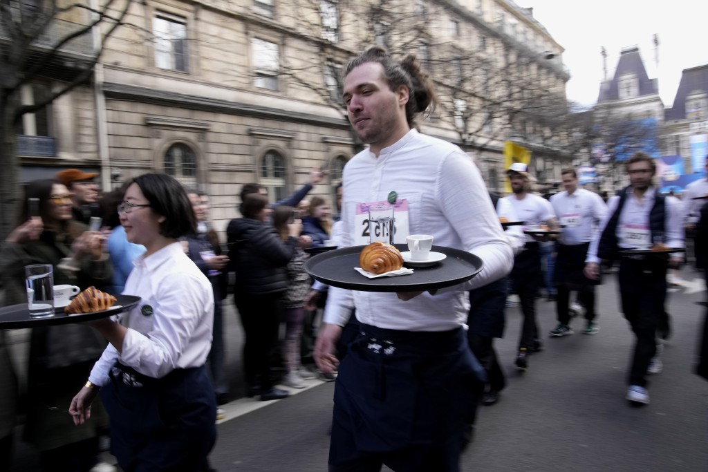 巴黎的「咖啡厅赛跑」很特别有趣。　美联社
