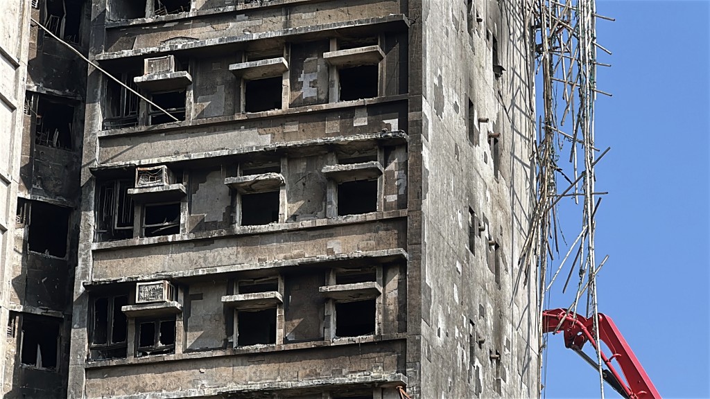 宏福苑陸續清拆棚架。劉漢權攝