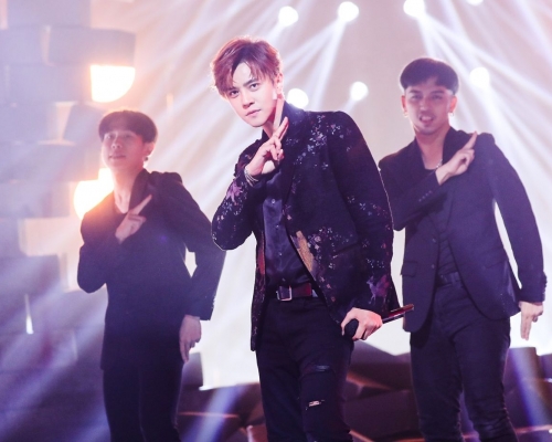 小豬攜男團C.T.O共同完成90分鐘的直播挑戰。