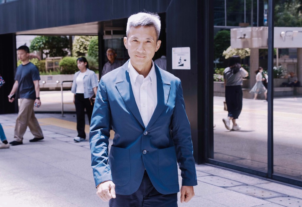 首被告胡漢傑認為，一級懲教助理鄧萬昌作為負責儲物室的最高級職員，有足夠權限批准搬運電視。圖為鄧萬昌。資料圖片