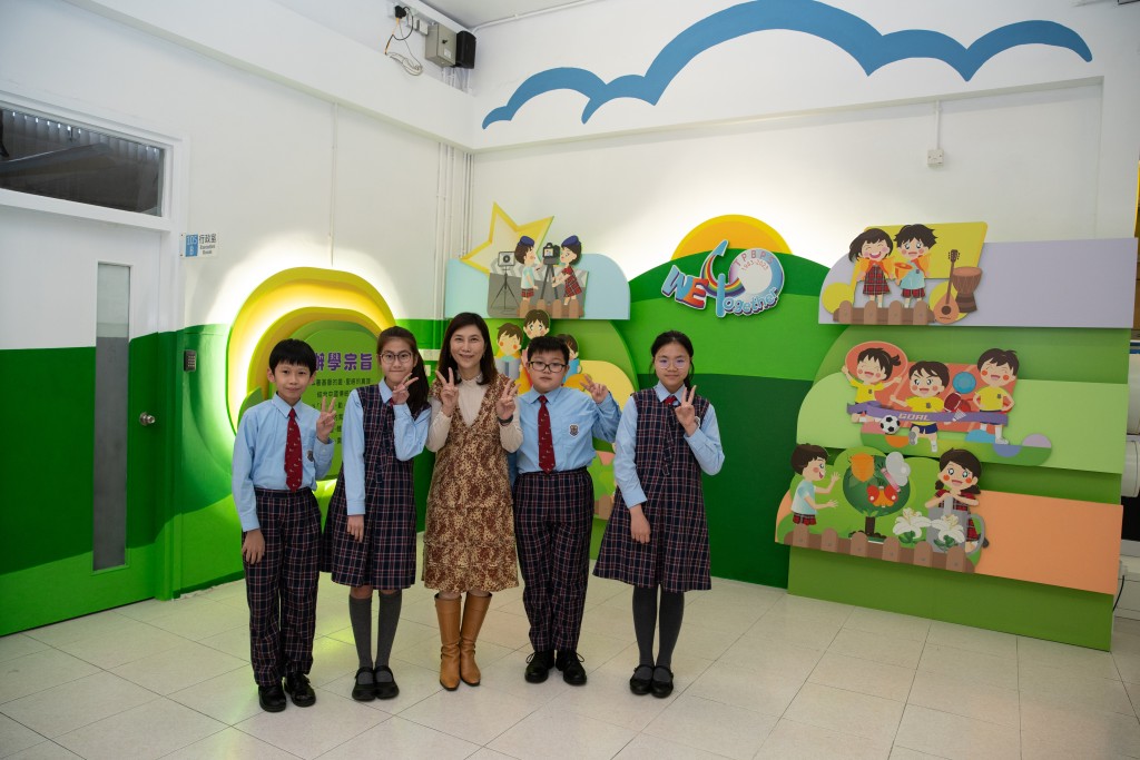 訪問當日所見，同學們與蔡校長的關係非常密切，部分高年級學生知道她即將離開學校更非常不捨。（圖片來源：《親子王》）