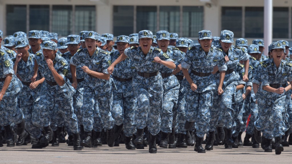 國防教育法修訂草案二審,規定駐地軍事機關協助高中大學實施軍訓。(新華社)