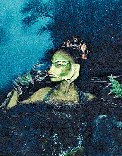 ■扮黑湖妖的Ariana面目全非。
