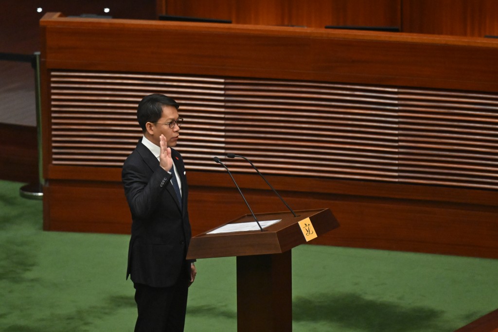 民建聯陳克勤。