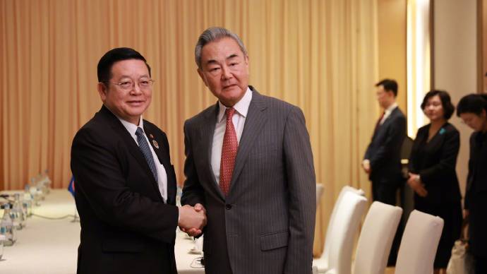 王毅會見東盟秘書長高金洪。 外交部