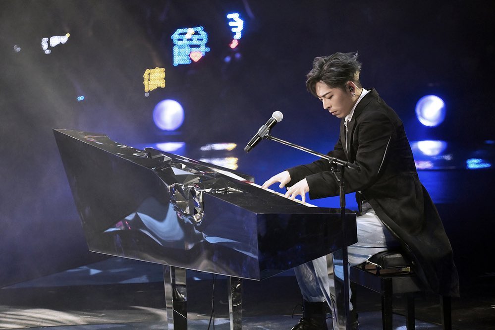 Edan 的鋼琴表演獲讚，而意外發生時，Edan亦在舞台上難免受驚。