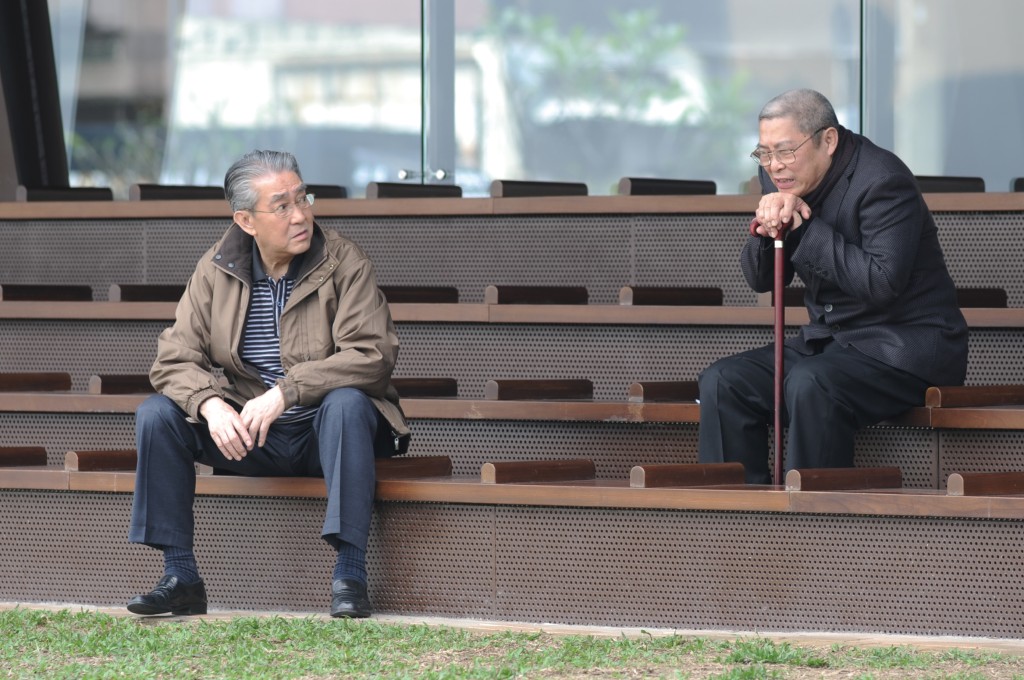 周聰（左）老年仍拍攝不少TVB劇集。