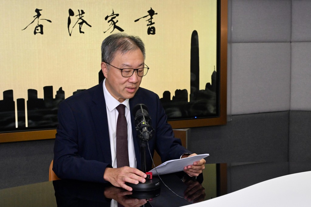 選舉管理委員會主席去年立法會選舉日前夕發表《香港家書》。政府新聞處