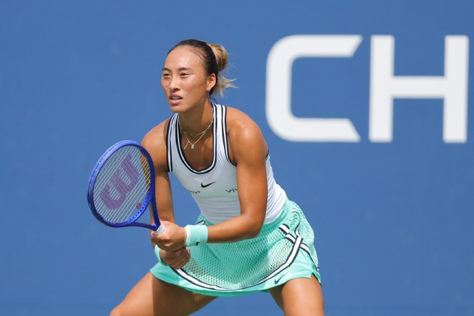 鄭欽文第二盤以 6-3 扳平盤數,決勝盤以 6-1 鎖定勝局,歷經 2 小時 27 分鐘的鏖戰後逆轉取勝。美國網球公開賽 微博 鄭欽文第二盤以 6-3 扳平盤數,決勝盤以 6-1 鎖定勝局,歷經 2 小時 27 分鐘的鏖戰後逆轉取勝。美國網球公開賽 微博