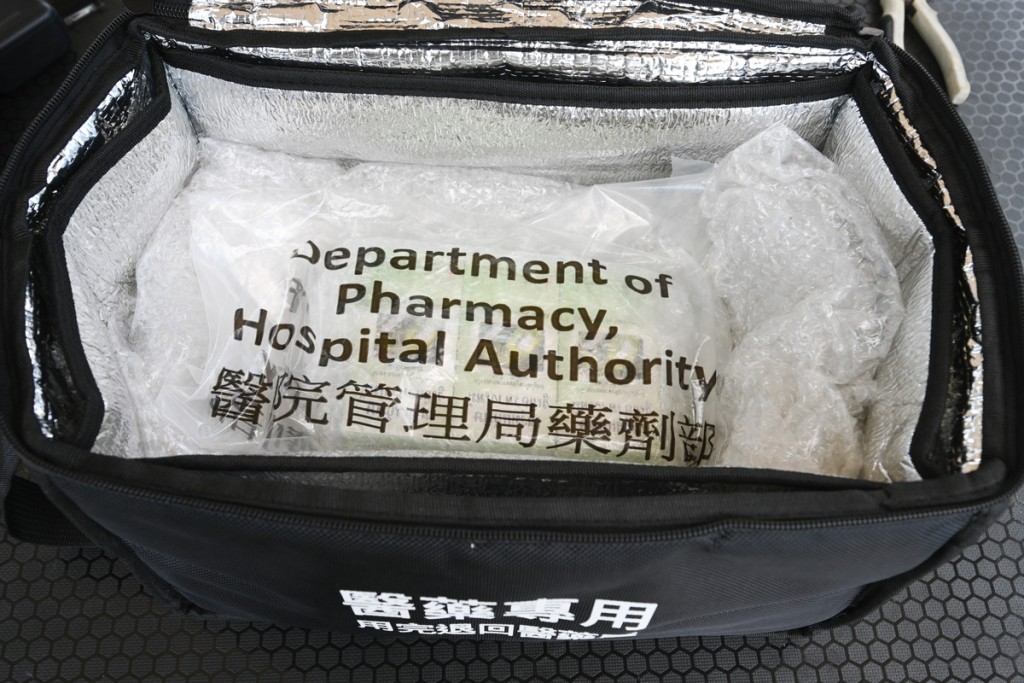 長洲醫院的醫療物資一直依賴渡輪運送，受船期等因素限制，利用無人機運送藥物成為突破。政府新聞網圖片