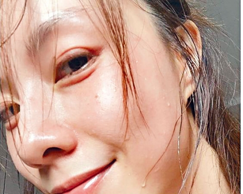 近睇Stephy素顏爆汗look,皮膚超好。
