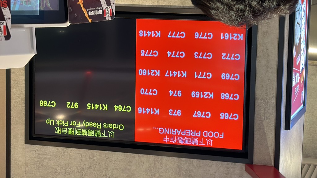 食客至少等候近20个筹号才能取得食物。(刘汉权摄) 食客至少等候近20个筹号才能取得食物。(刘汉权摄)