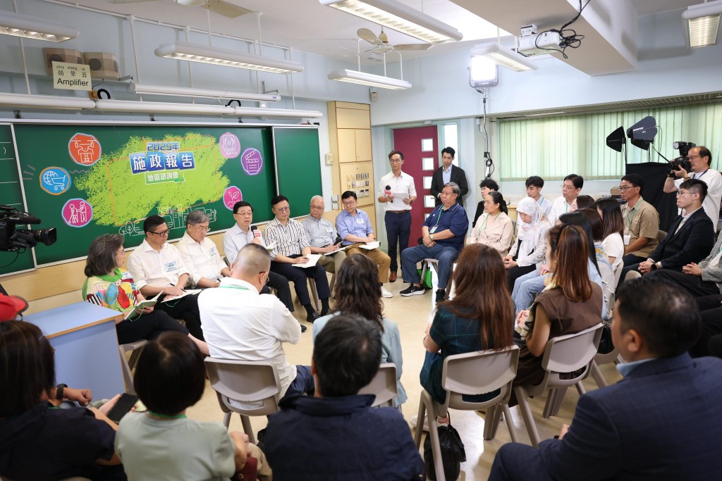 李家超表示,市民的心聲和意見十分重要。李家超fb 李家超表示,市民的心聲和意見十分重要。李家超fb