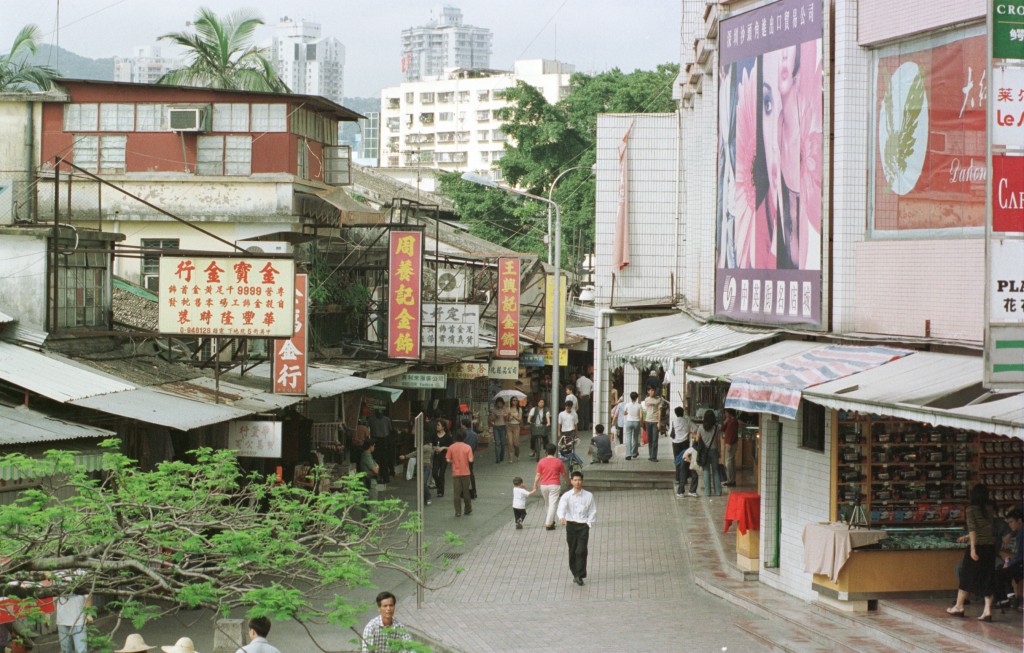 基于历史原因和保安考虑，中英街过往多年只有限度开放。资料图片