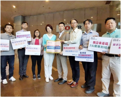 李慧琼(左四)等人與港鐵代表會面,表達訴求。