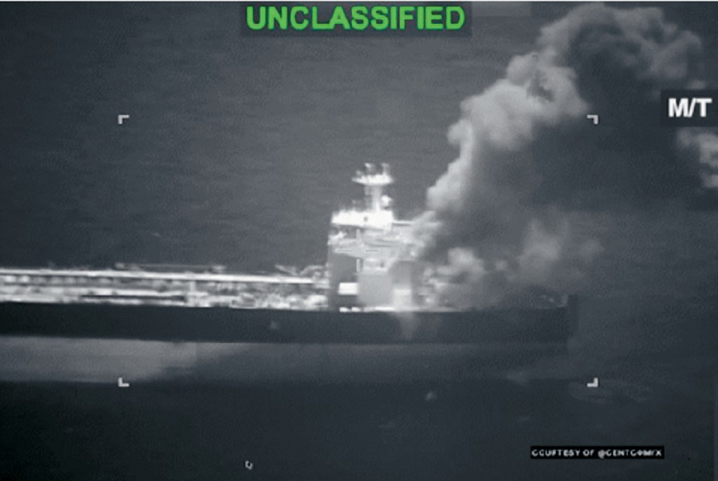 美軍戰機昨日向兩艘空載伊朗油輪開火，使其喪失航行能力，稱它們試圖進入伊朗港口。