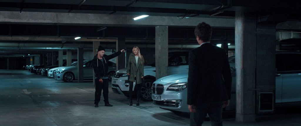 觀眾要幫男主角脫險。