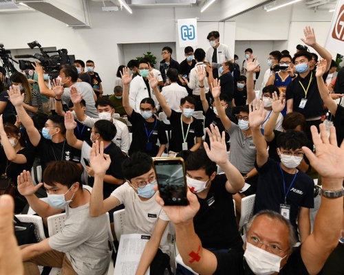 17區區議會通過要求撤回「港區國安法」的動議。