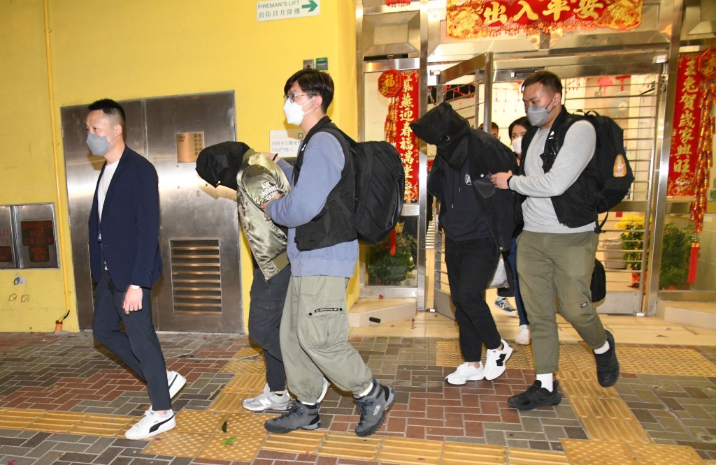 警方拘捕兩名男子。李家傑攝