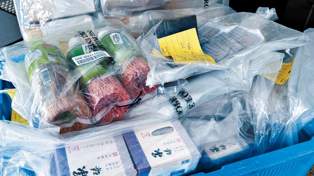 被告無牌行醫判刑，圖為涉案針灸工具。
