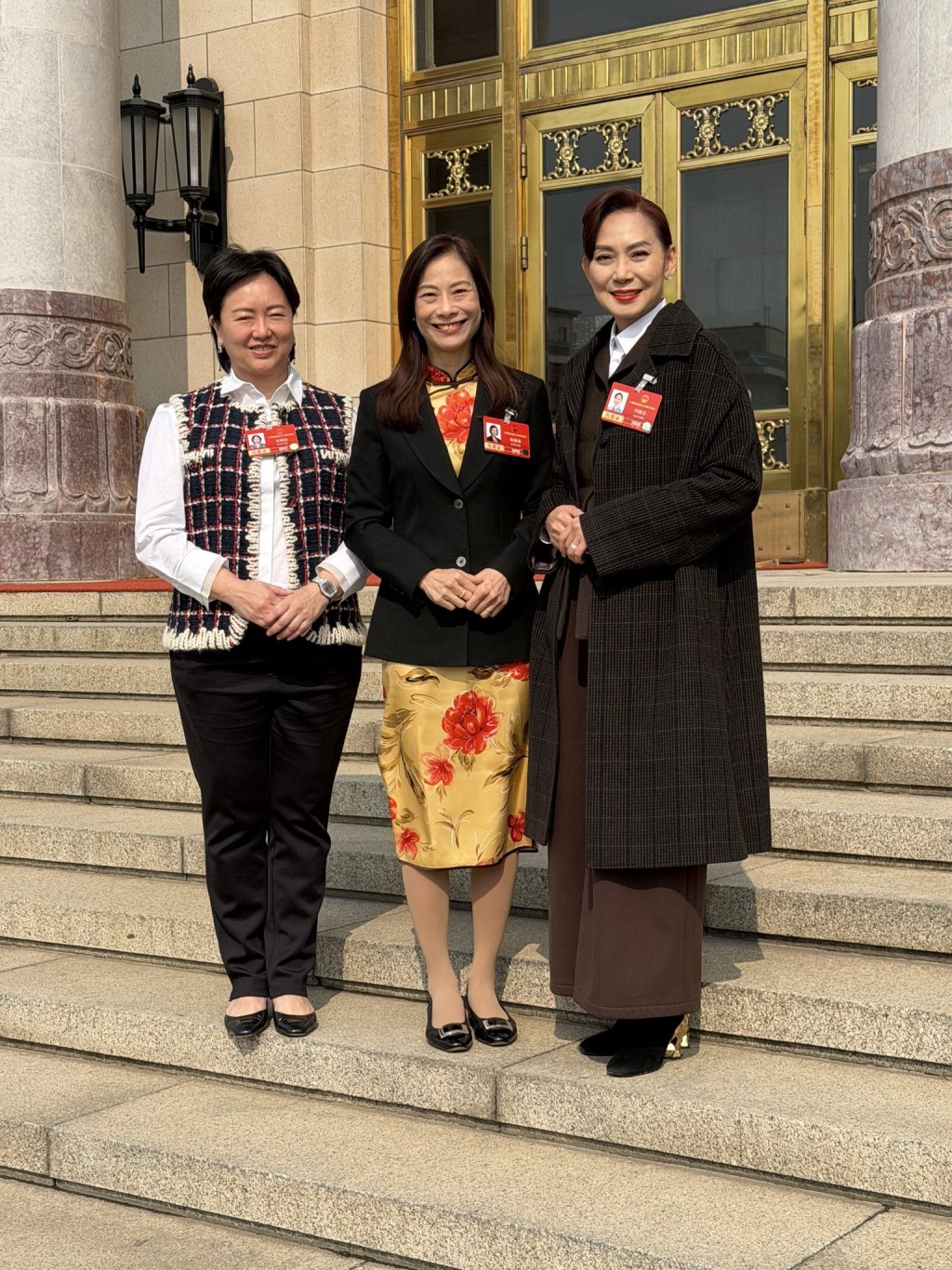 陈曼琪在人民大会堂前留影。陈曼琪fb