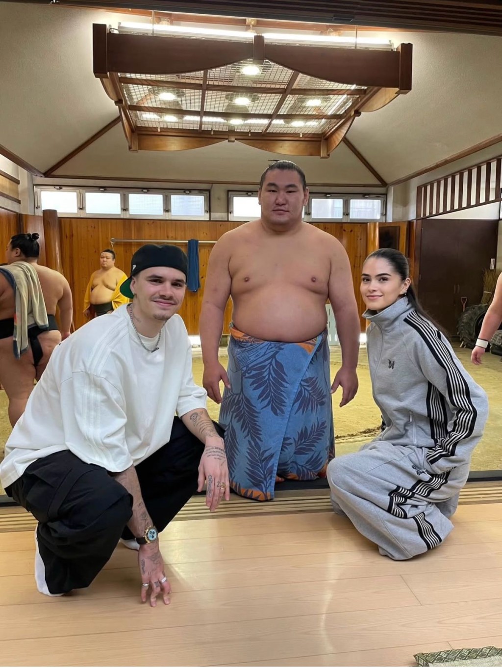 近日,弟弟Romeo則與大哥Brooklyn的舊愛Kim Turnbull到京都旅遊。 近日,弟弟Romeo則與大哥Brooklyn的舊愛Kim Turnbull到京都旅遊。