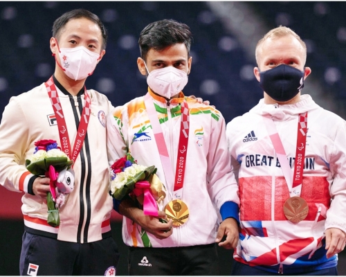 朱文佳奪得銀牌（左）。香港殘疾人奧委會暨傷殘人士體育協會fb圖片

