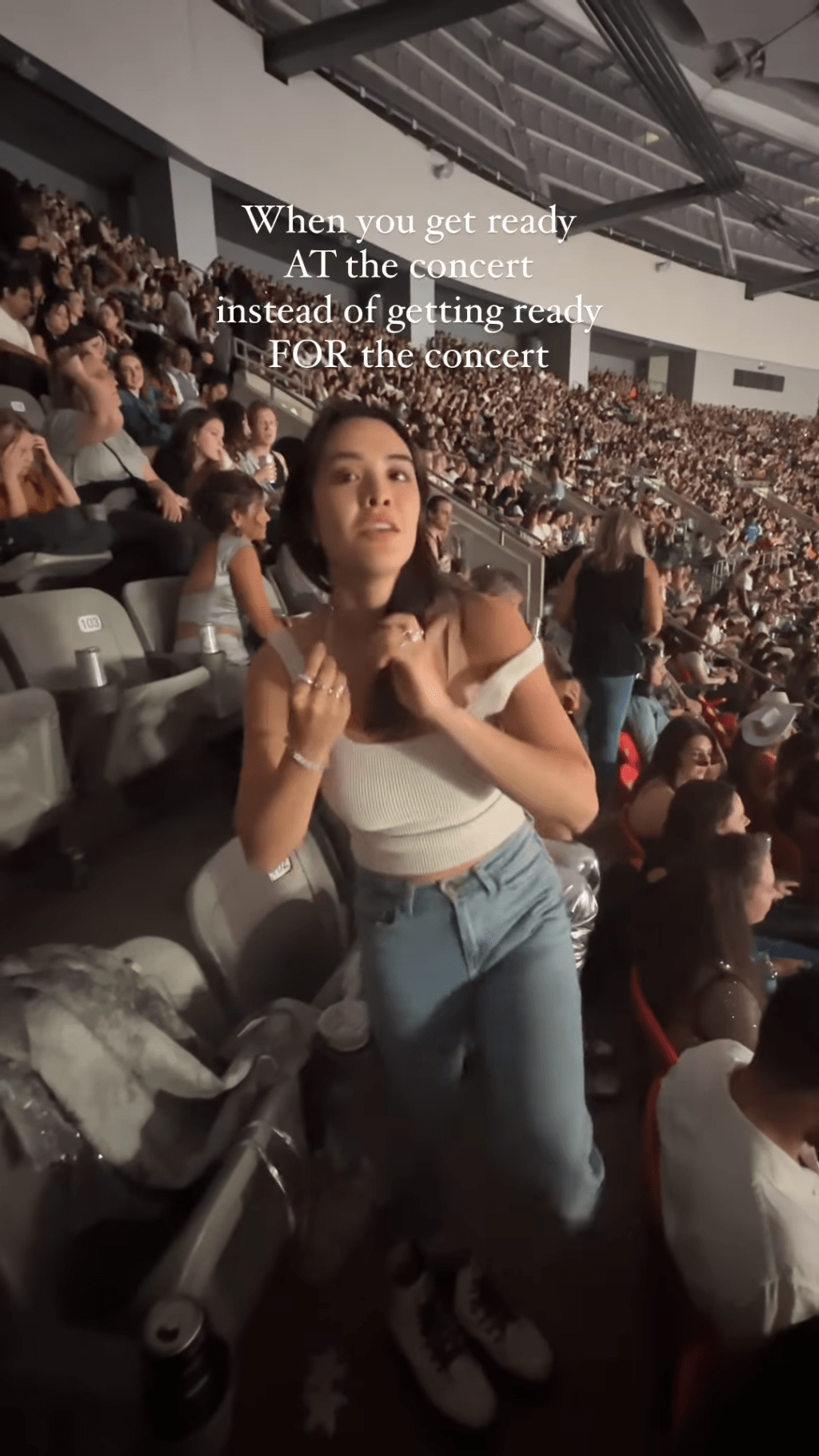 锺丽缇还分享在演唱会席上「表演」换衫的短片！