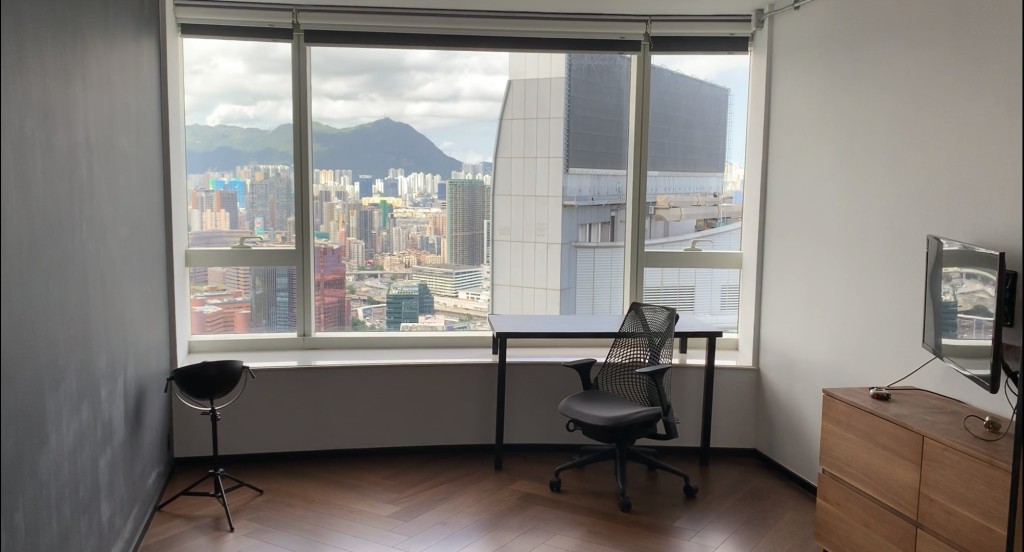 主人套房开则宽敞，设阔窗采光，通透明亮。