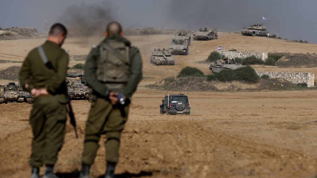 以色列軍方車隊離開加沙地帶返回以國邊境。 路透社