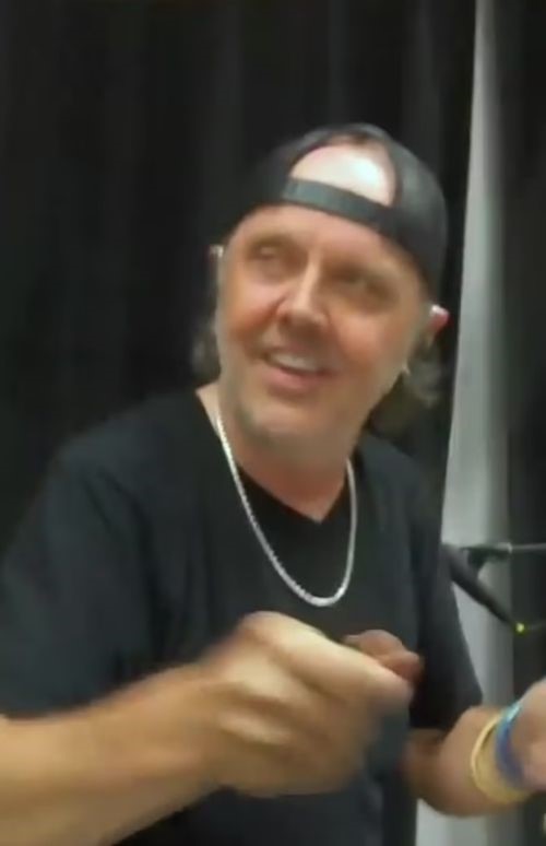 鼓手Lars Ulrich笑言Metallica從此變成五人組。