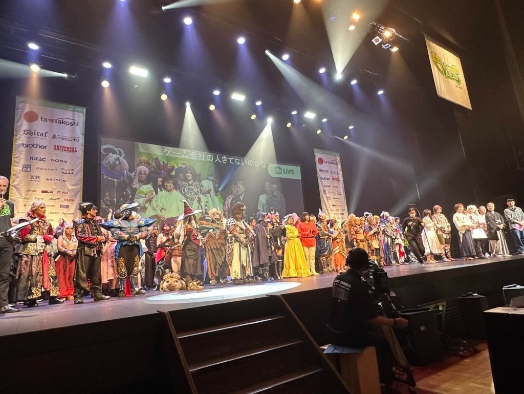 港队代表cosplay《魔物猎人》在世界Cosplay峰会首夺总冠军，创下历史。anicomhk@IG