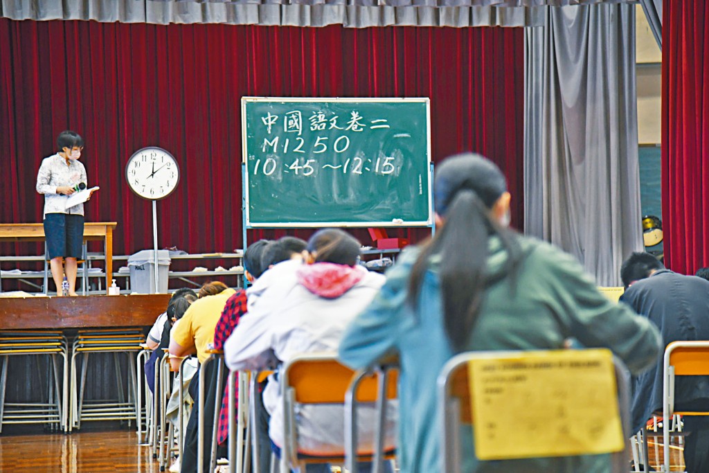 中學文憑試踏入第二周,約四萬六千名考生昨應考中文科閱讀與寫作兩卷。