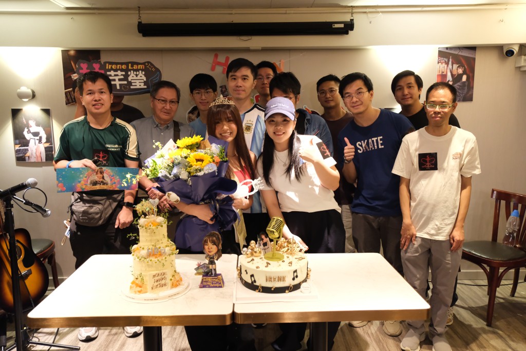 「瑩火蟲」們精心布置生日場地，並準備了生日蛋糕和心意小禮物。