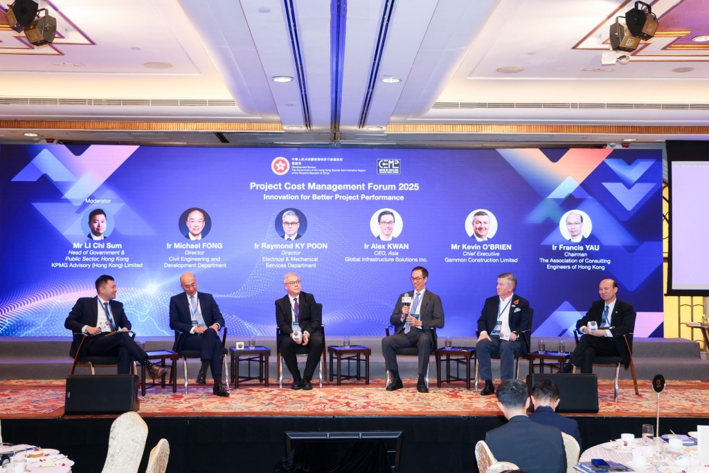 業界專家於論壇專題討論環節中,分享創新建造方法、數碼化應用及協作平台在提升項目成本效益方面的實踐經驗。 業界專家於論壇專題討論環節中,分享創新建造方法、數碼化應用及協作平台在提升項目成本效益方面的實踐經驗。