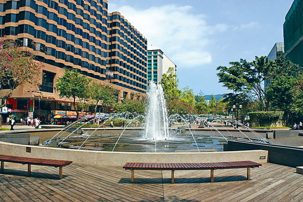 尖沙嘴百周年公園興建地下蓄洪池，「地標」噴水池傾向保留。