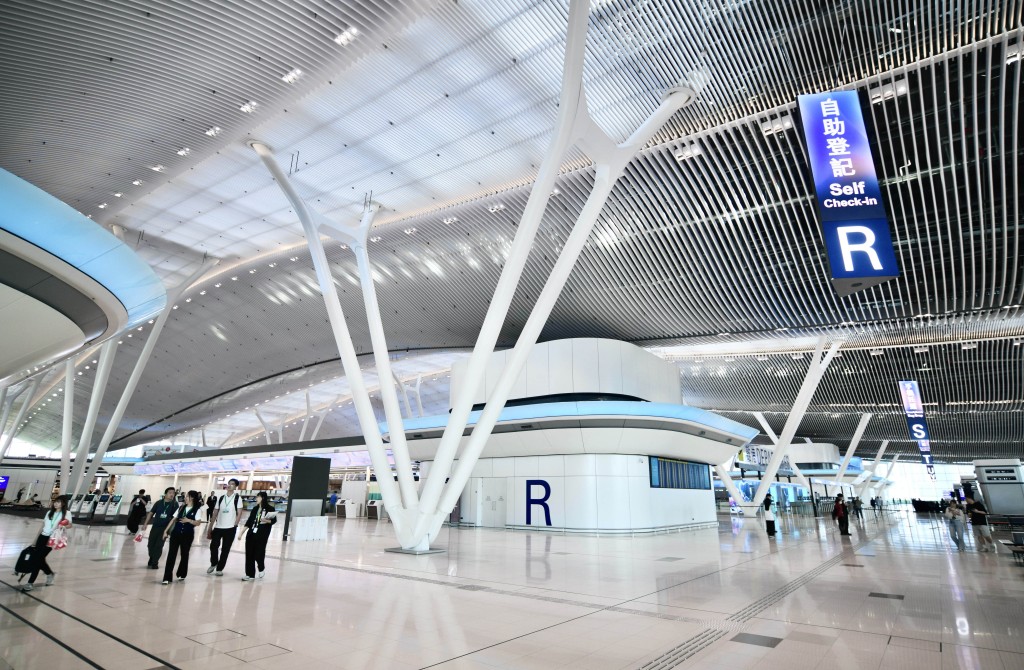 運輸署提醒市民和旅客應提早計劃行程,預留時間適應新安排。 運輸署提醒市民和旅客應提早計劃行程,預留時間適應新安排。