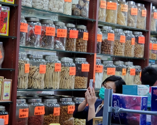 荃灣參茸店遭爆竊。