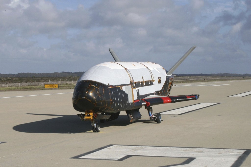 美国X-37B无人太空穿梭机。