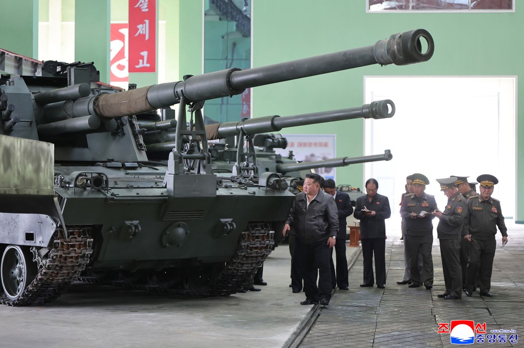 金正恩早前视察主战坦克。美联社