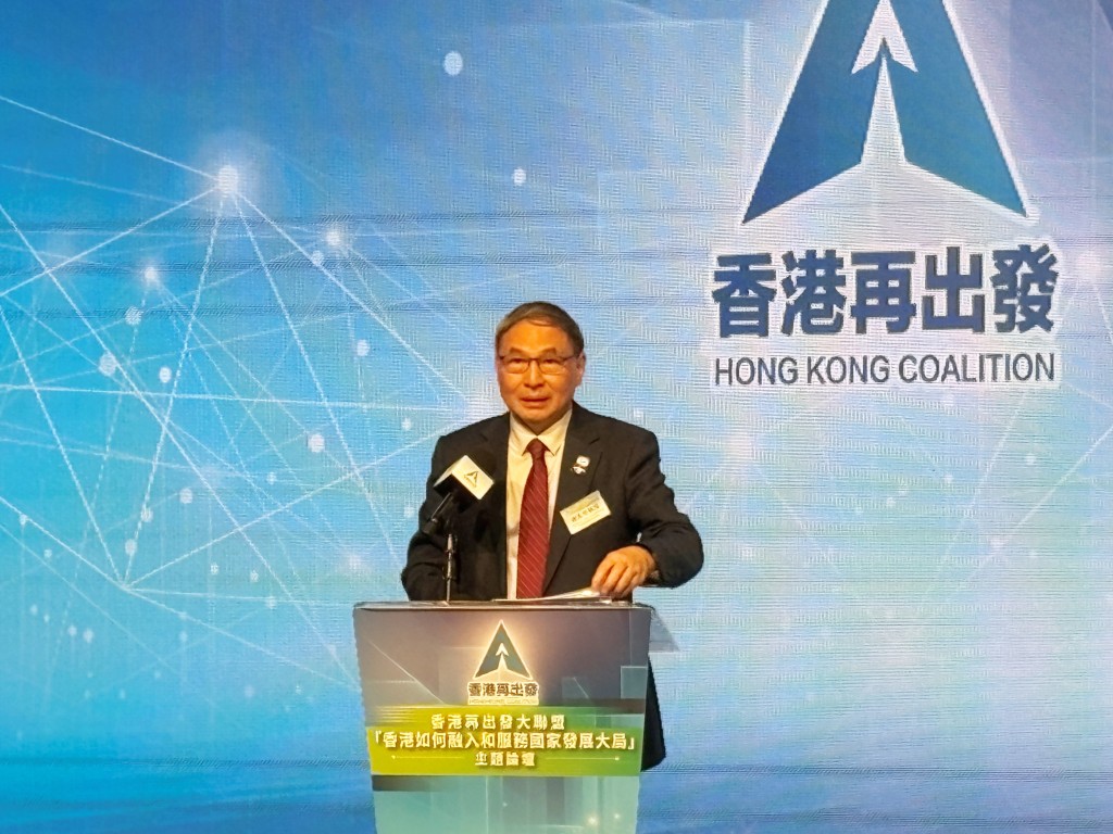 郑永年表示,香港在基础科研方面具有显著优势,应进一步加强与内地高校及科研机构的合作。 郑永年表示,香港在基础科研方面具有显著优势,应进一步加强与内地高校及科研机构的合作。