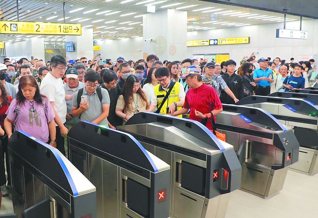 地下鐵啟用首日。中時新聞網