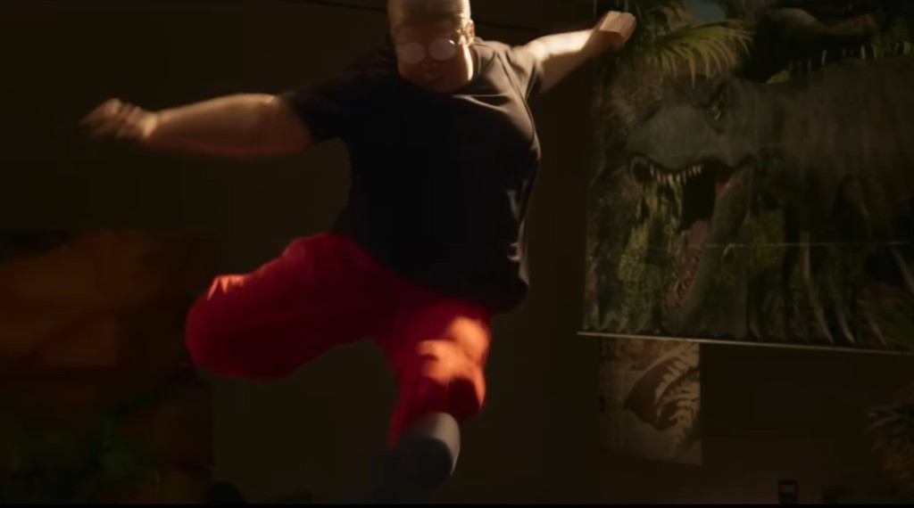 雖然婚後發福,但坂本仍然身手了得,凌空飛踢完全無難度。 雖然婚後發福,但坂本仍然身手了得,凌空飛踢完全無難度。