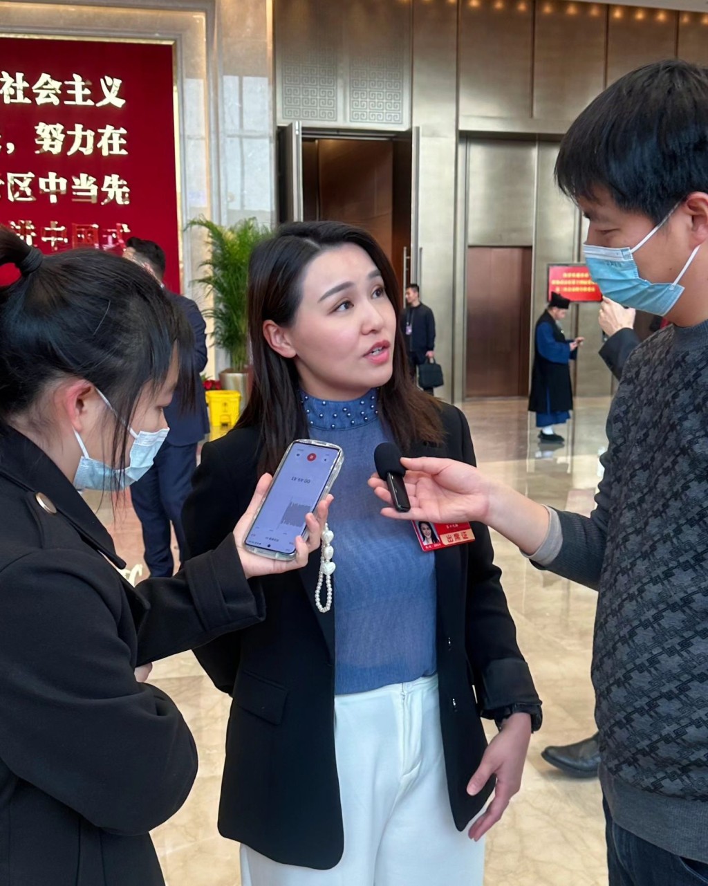 想不到事隔多天，黄颖君公布成为了武汉市港区政协委员。