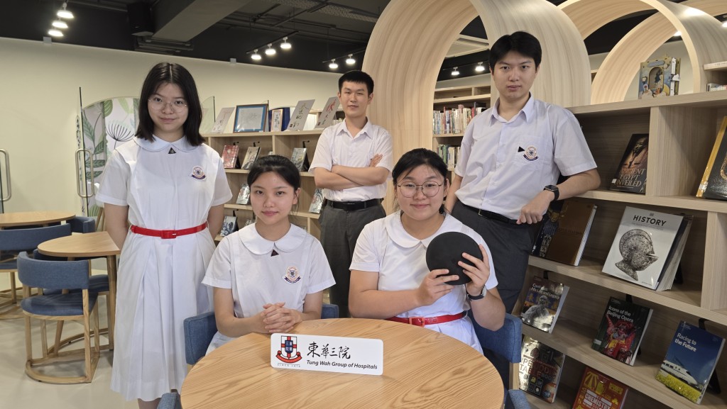 （左起）龍瑋琪、孫佳希、周爾軒、呂柏誼和童斌分別選擇了不同的升學路向。梁子健攝