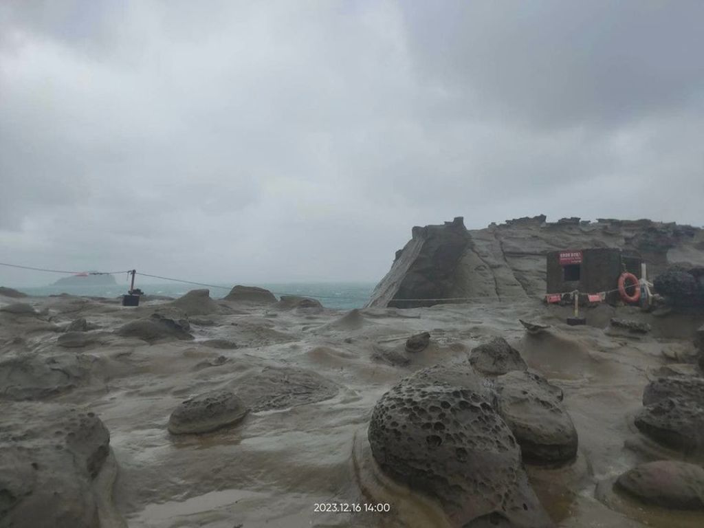 台灣新北市打卡景點「象鼻岩」，遭風浪「打斷鼻」。中時新聞網