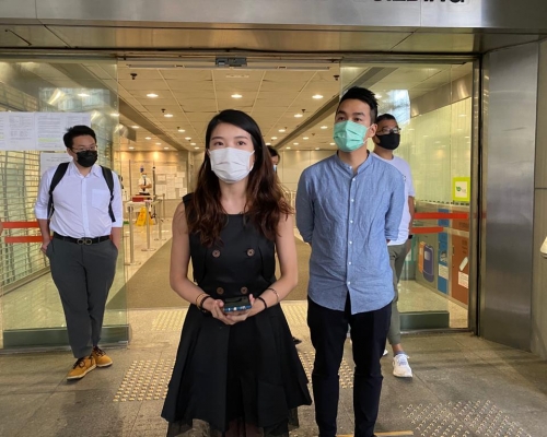 仇栩欣離開法院。張旭珊攝