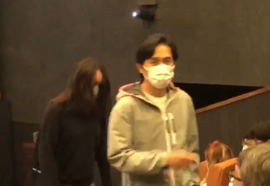 梁朝偉坐到觀眾席一起重溫舊作。